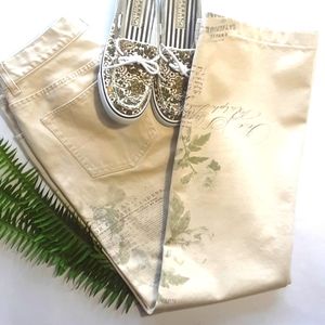 ZOOM IN on these Ralph Lauren Floral Print…